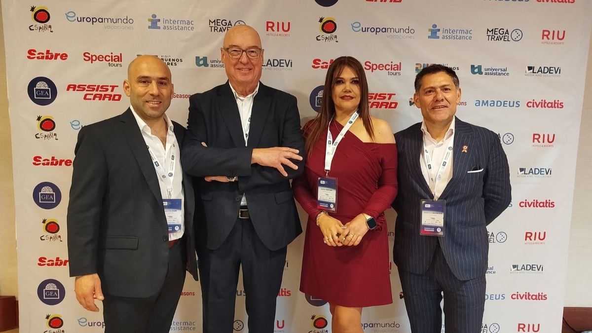 Directivos de Grupo GEA en la 4ta Convención Nacional en Perú: Matias Duek, Pedro Gordon, Sonia Postigo y Marcelo Capdevila.
