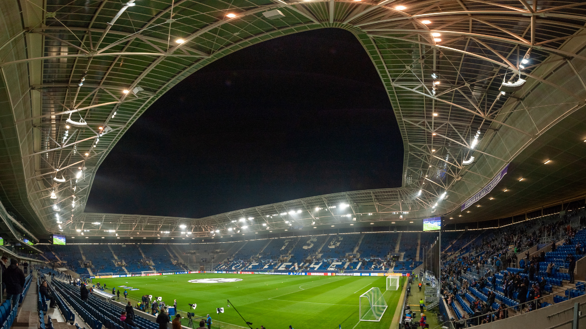 Disfruta la emoción de los deportes en Houston esta temporada de otoño.