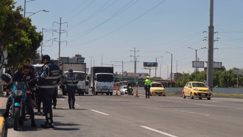 Casi a pedir de ASAT, se terminarán las “inspecciones laxas”, y Jujuy agudizará los controles en los pasos fronterizos. Podrían comprometerse los servicios en plenas vacaciones de invierno.