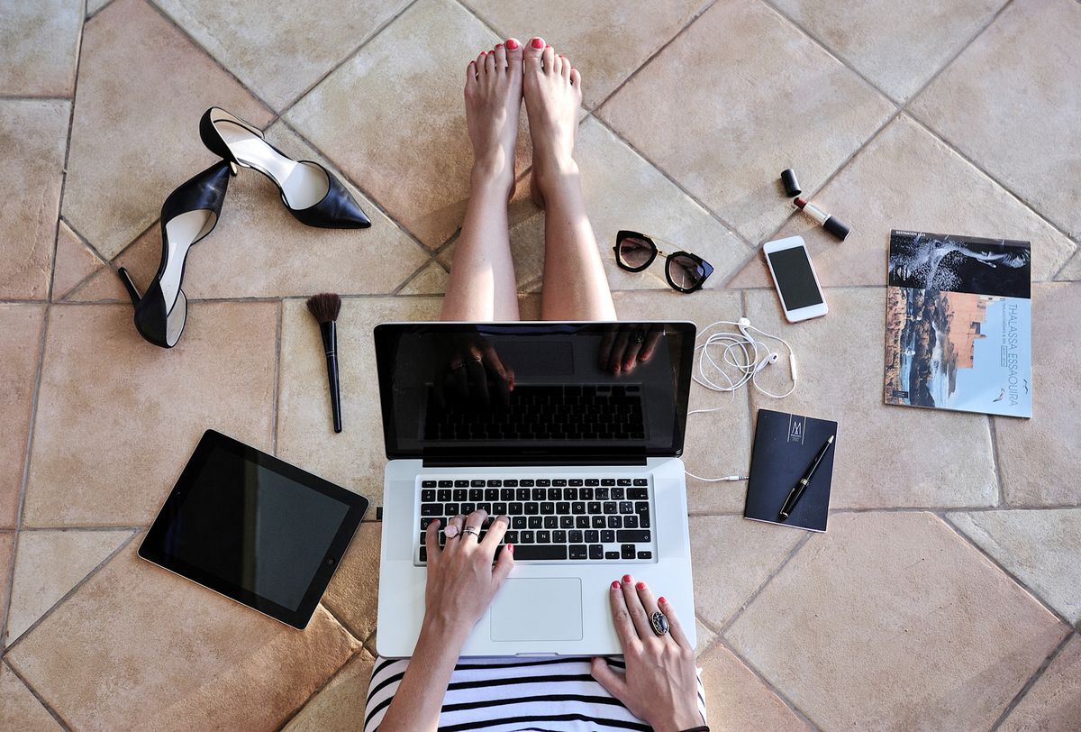 Para el consumidor contemporáneo la tecnología lo es todo, en cualquier lugar y momento. Para el consumidor contemporáneo la tecnología lo es todo, en cualquier lugar y momento.