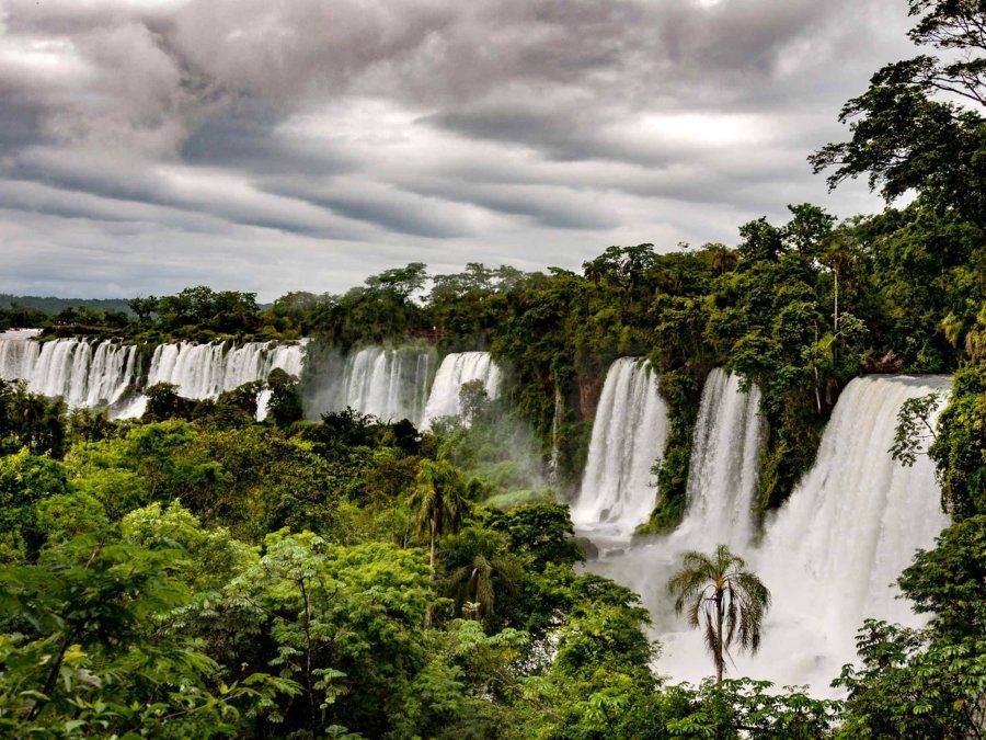 Cataratas del Iguazú es una de las nuevas 7 Maravillas Naturales del Mundo y el Parque Nacional Iguazú fue declarado Patrimonio Natural de la Humanidad por la UNESCO en 1984.