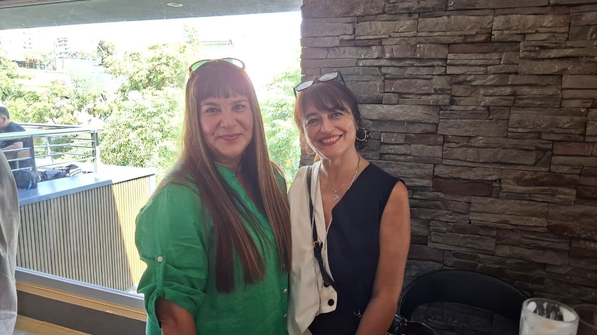 Alejandra Fredes, gerente de ventas Turismo Esquerré Santiago; junto a Jacqueline Vergara, gerente comercial de Pacific Reps. 