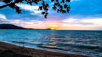 Chaweng es la playa principal de Koh Samui, muy extensa y de arenas blancas, con variadas opciones de actividades.