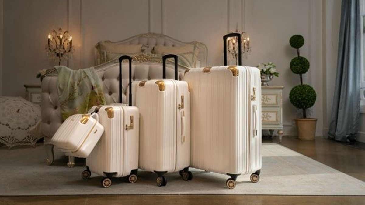 Las maletas tipo macutos con ruedas son usadas por aquellos viajeros que van a desplazarse durante trayectos largos en su destino y pueden colgar también su equipaje en la espalda.