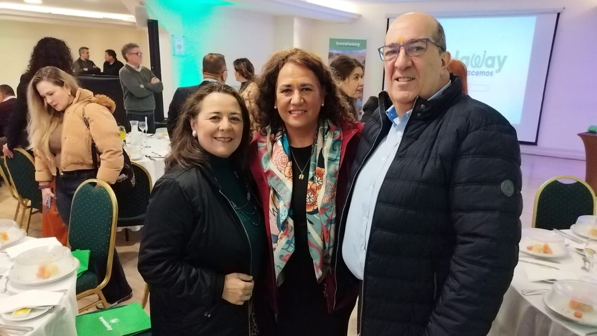 Lorena Arriagada (Achet), María Paz Gallego (Travelaway) y Andrés Azuaga (Ladevi). Lorena Arriagada (Achet), María Paz Gallego (Travelaway) y Andrés Azuaga (Ladevi).