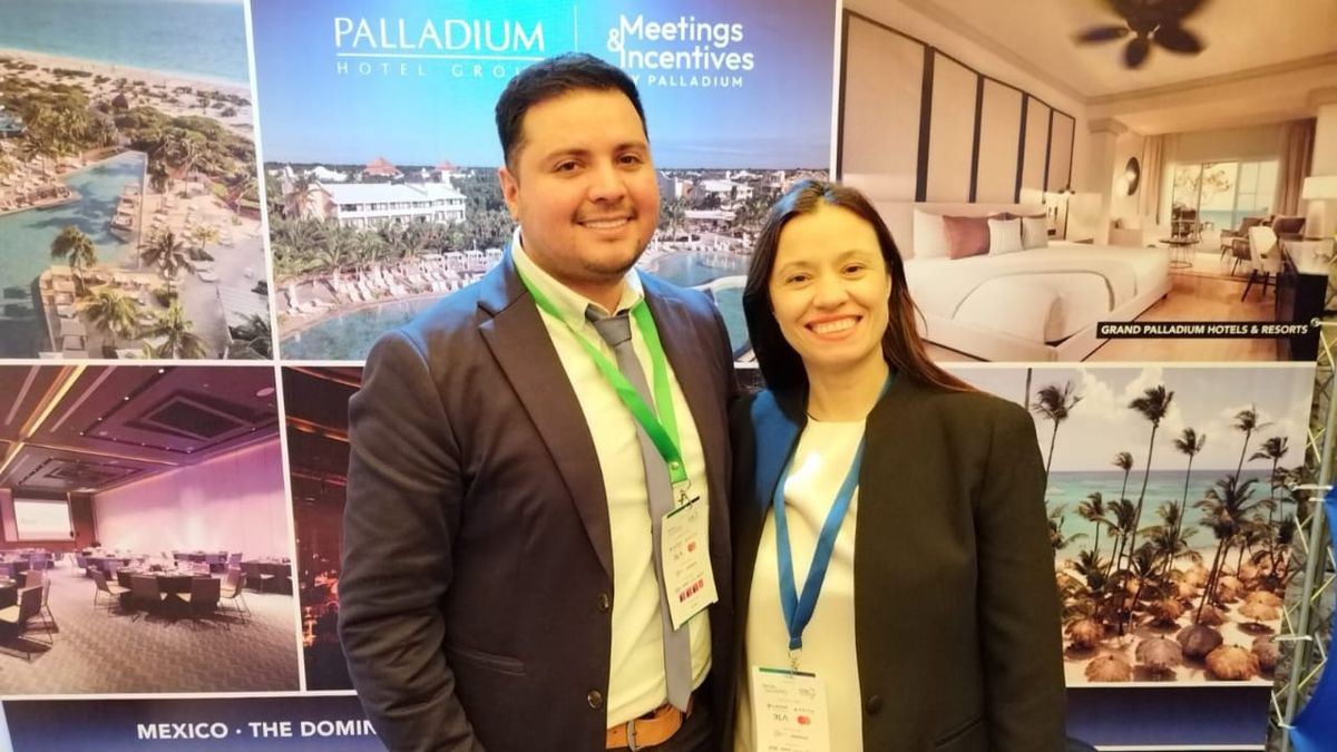 Cristian Ibañez, Country Sales Chile, y Victoria Pedrozo, Country Sales MICE de Palladium Hotel Group.
