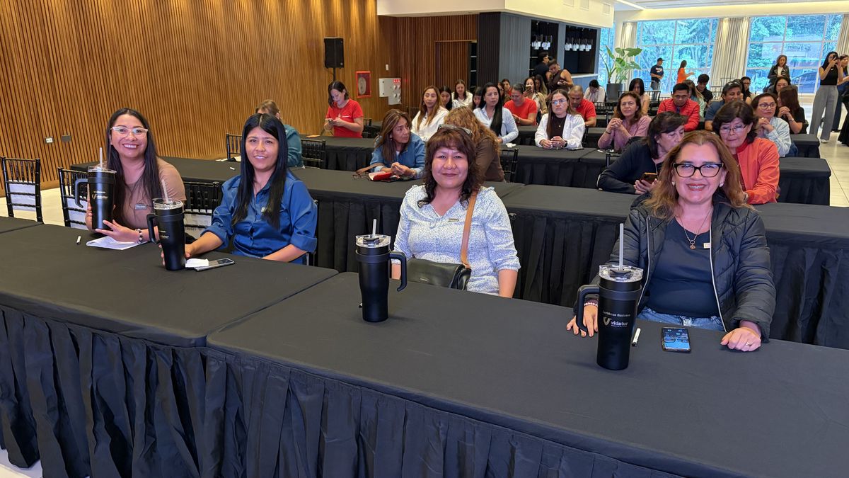 Agencias de viajes peruanas fortalecieron alianzas y ampliaron su oferta hacia Iguazú con nuevos acuerdos comerciales. Agencias de viajes peruanas fortalecieron alianzas y ampliaron su oferta hacia Iguazú con nuevos acuerdos comerciales.