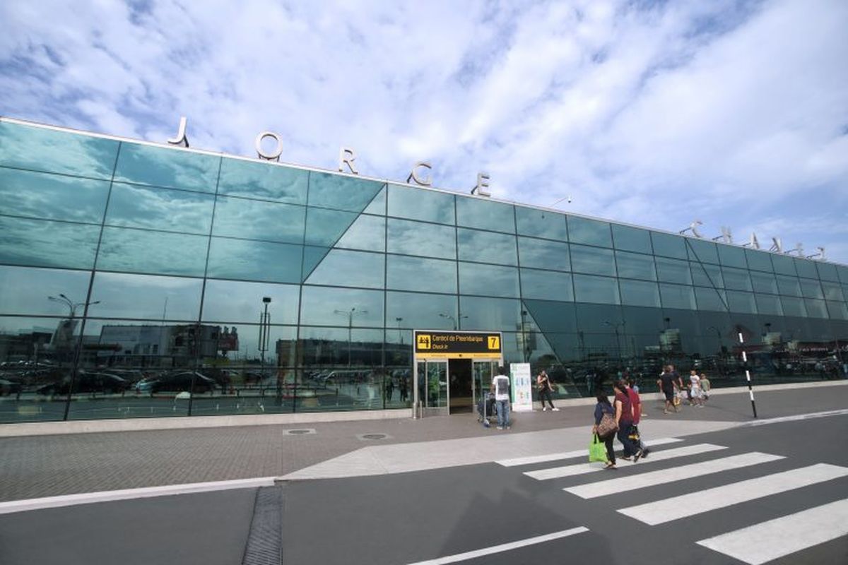 Corpac indemnizará a pasajeros afectados en incidente presentado en el Aeropuerto Internacional Jorge Chávez el pasado 2 de junio. - Ladevi Medios y Soluciones Corpac indemnizará a pasajeros afectados en incidente presentado en el Aeropuerto Internacional Jorge Chávez el pasado 2 de junio.