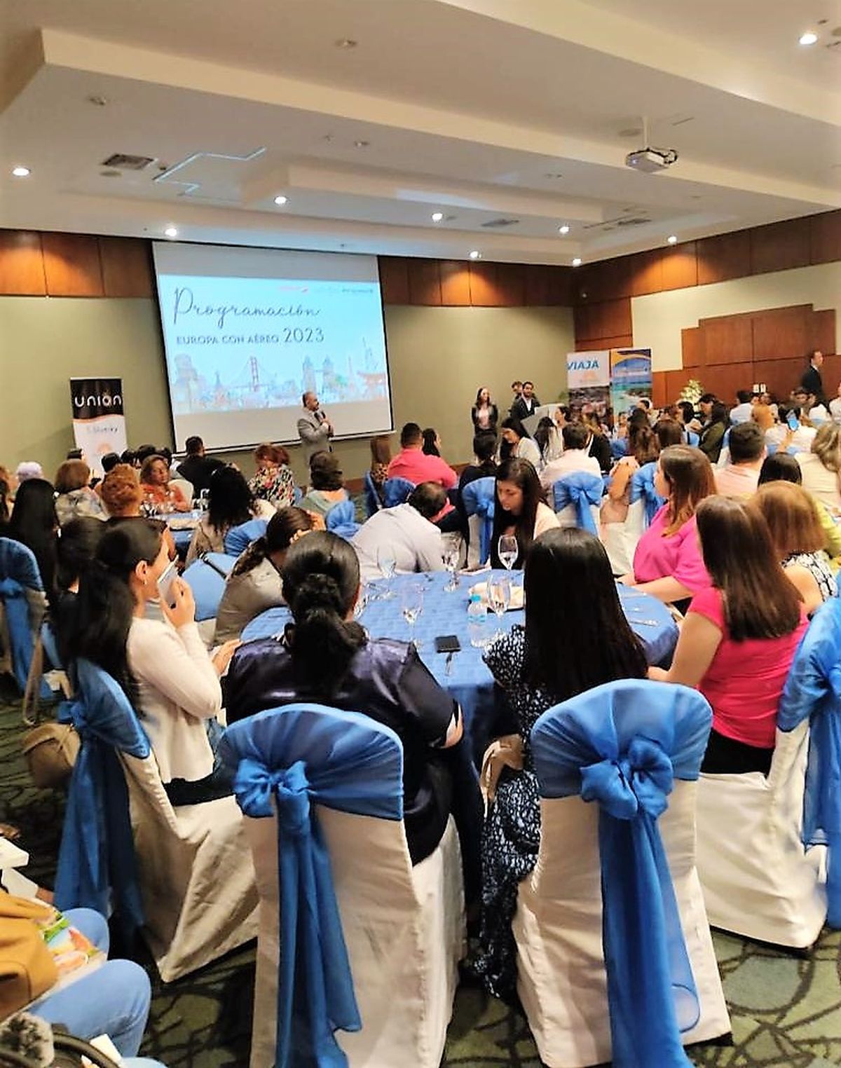 Una amplia cantidad de agentes de viajes asistió a la capacitación de Europamundo y Maxitravel en Guayaquil. - Ladevi Medios y Soluciones Una amplia cantidad de agentes de viajes asistió a la capacitación de Europamundo y Maxitravel en Guayaquil.
