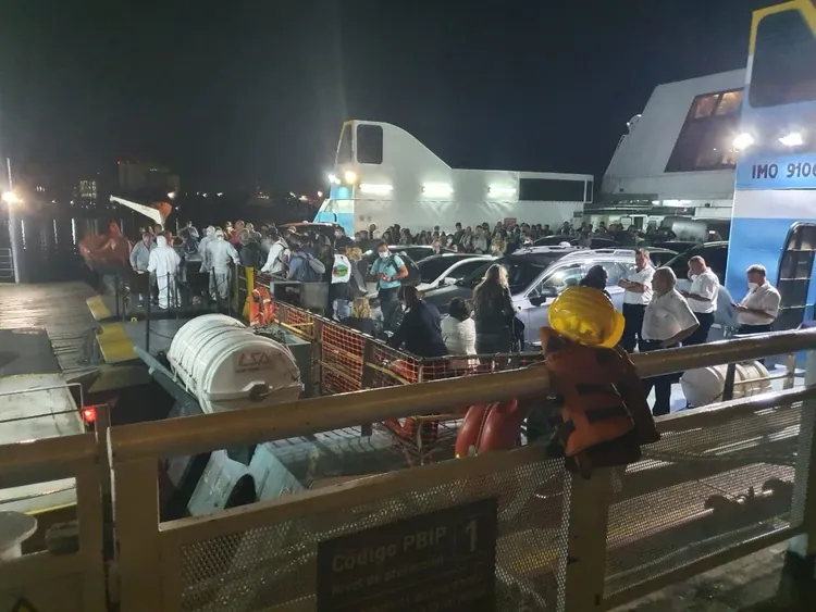 Un buque de la empresa Buquebus fue retenido en el puerto de Buenos Aires luego de que un pasajero le informara al comandante que estaba infectado con coronavirus.