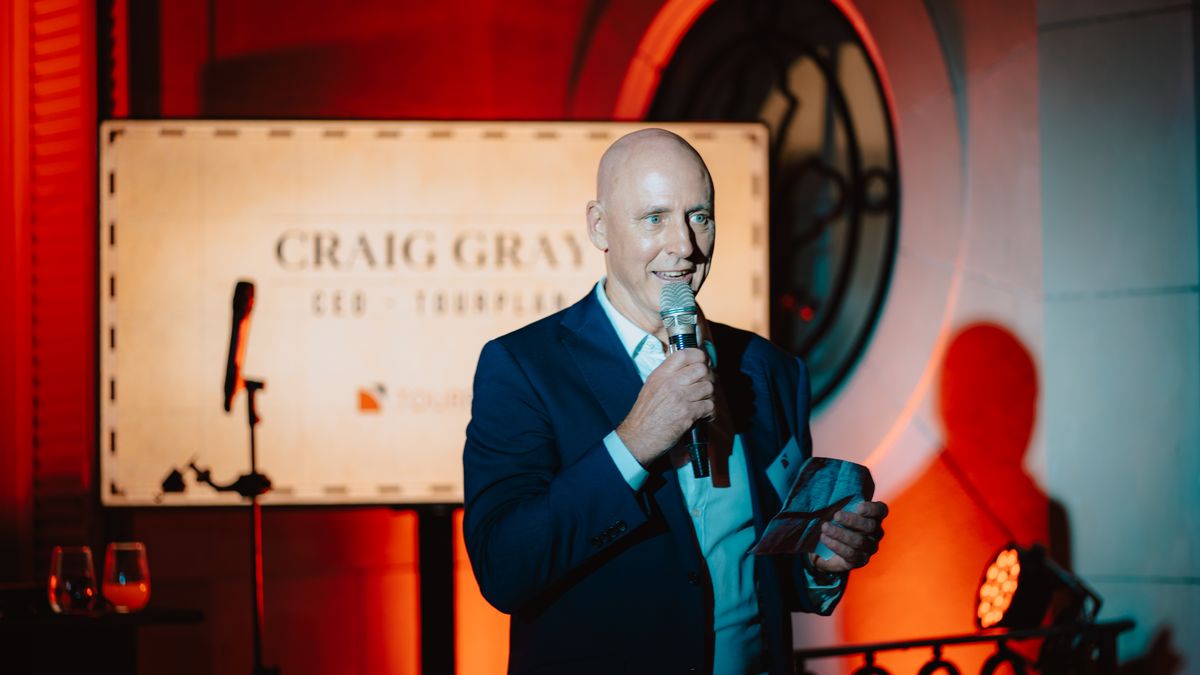 Craig Gray, CEO de Tourplan, reafirmó el compromiso de la empresa con América Latina y compartió novedades sobre el desarrollo del producto.