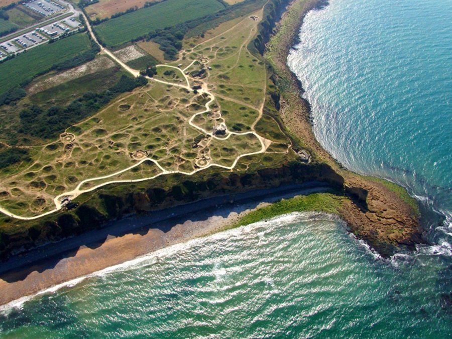 Espectacular tomar aérea del museo de sitio de Pont du Hoc.