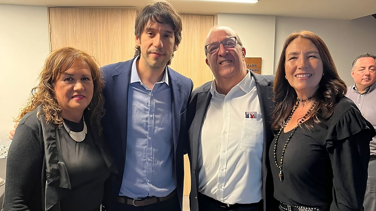 María Paz Gallego; Pedro Arraztio y Andrés Azuaga, de Ladevi; y Jessica Araya, de JA Representaciones & Asesorías Turísticas.