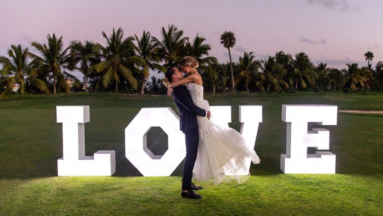 Entre las nuevas propuestas, la compañía permite a los clientes elegir las Ever Green Weddings: las bodas ecológicas son la extensión natural de la identidad de la marca, que, a través de su movimiento Wave of Change, que siempre aboga por la sostenibilidad.
