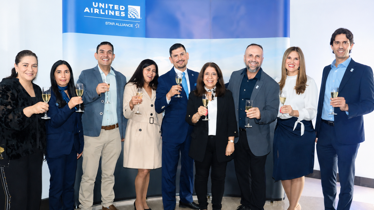 Ingrid León, María Doria Páez, Mauricio Guzmán, Andrea Aponte, William Gil, Diana Shomaly, Ary Murekian, Gilda Velez y Fred Steca de United Airlines.