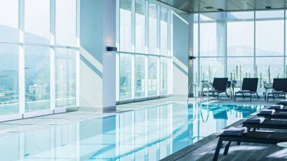 El hotel cuenta con una excelente piscina climatizada.&nbsp;