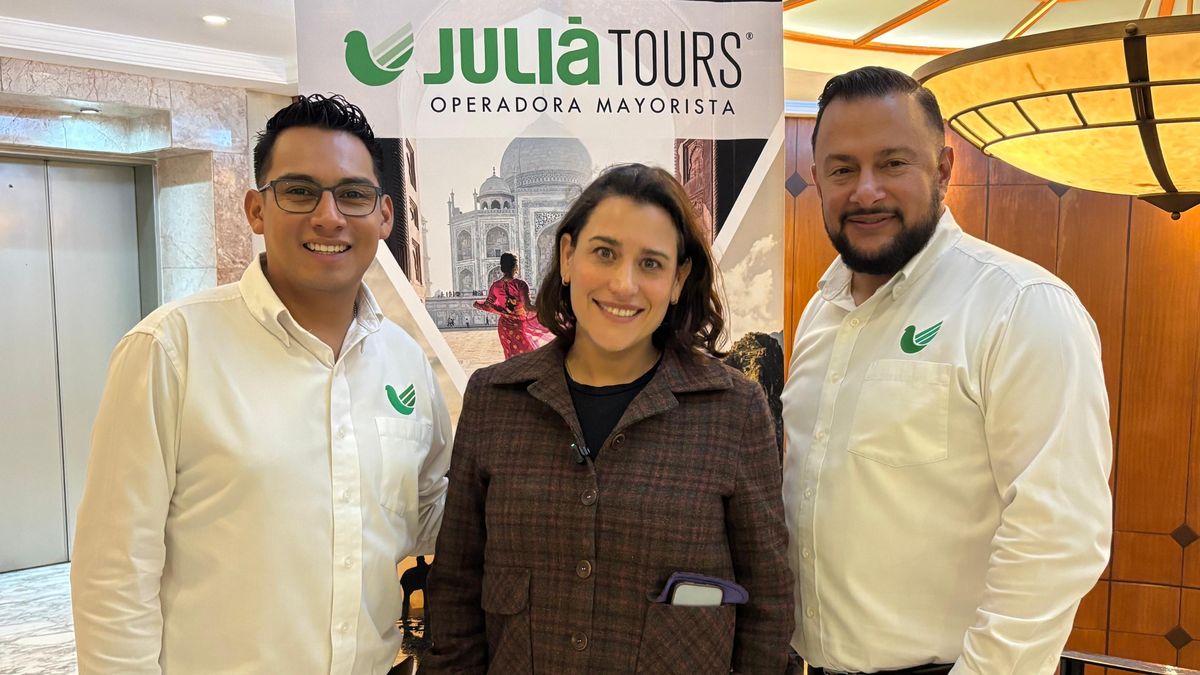 Jorge Vázquez, Inés Gorozpe y Edgar Chávez en la capacitación de Juliá Tours y Tahití.