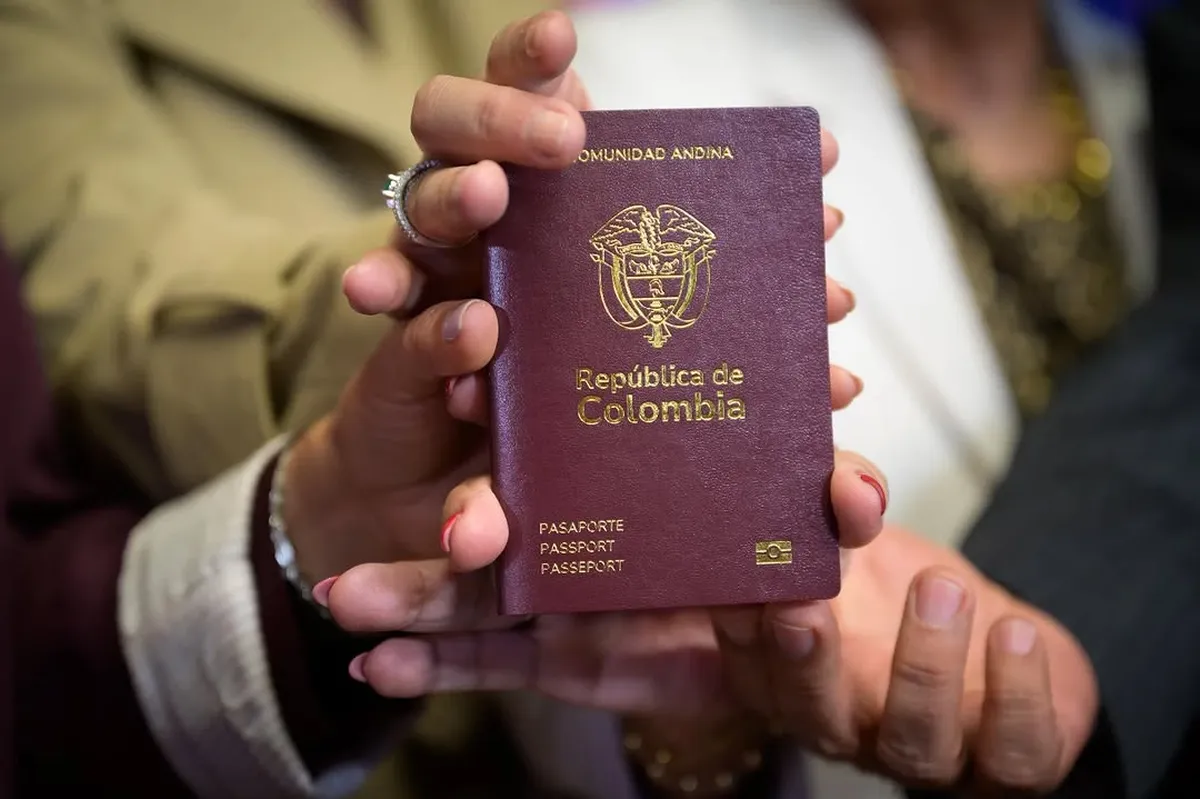 Nuevo modelo de pasaportes propuesto por el Gobierno, en medio de cuestionamientos sobre su contratación y ejecución.
