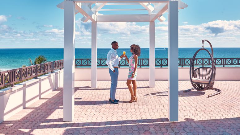 The Palm Beaches recibe a los visitantes con una hospitalidad incomparable y un encanto único.