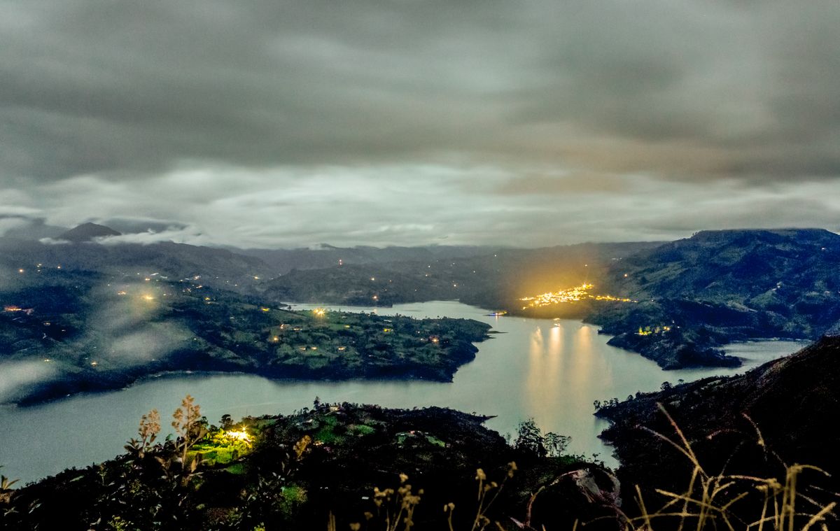 La Ruta del Agua en Cundinamarca ofrece paisajes perfectos para la fotografía con reflejos naturales y colores vibrantes.