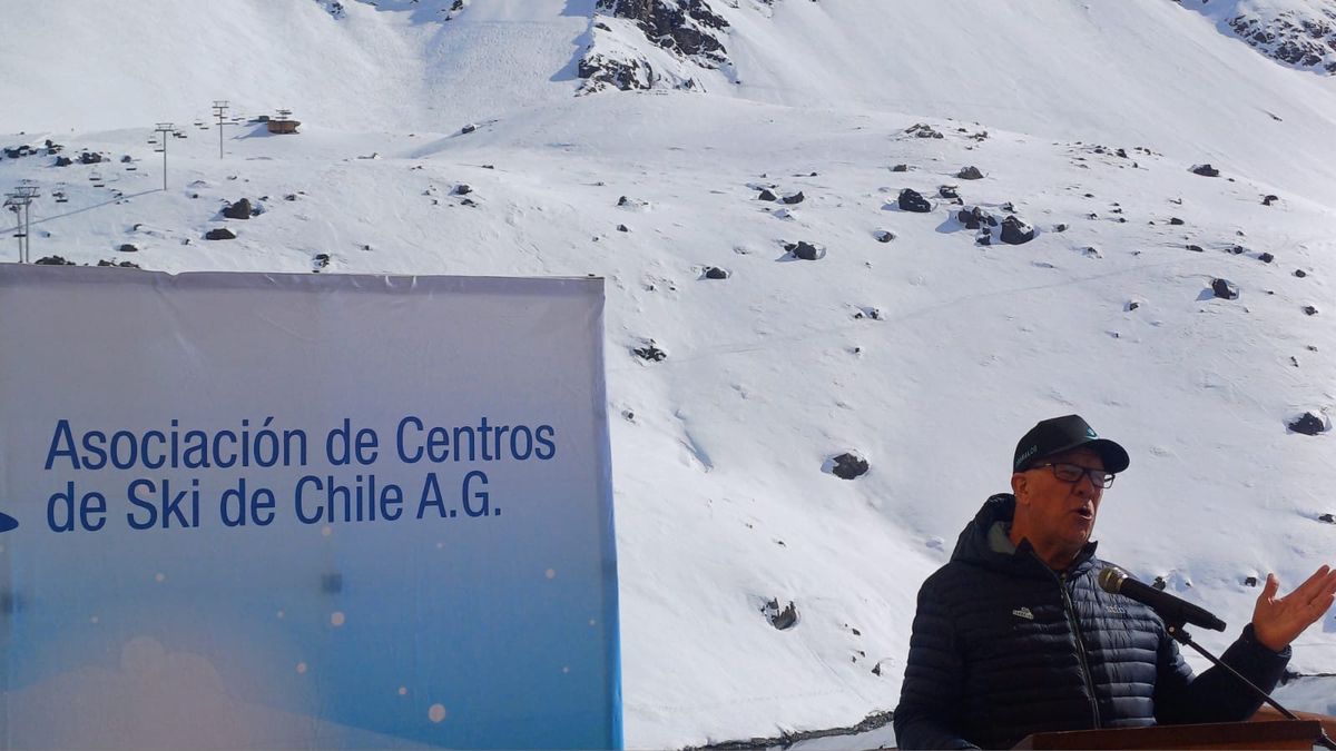 Presidente de Aceski, James Ackerson. 