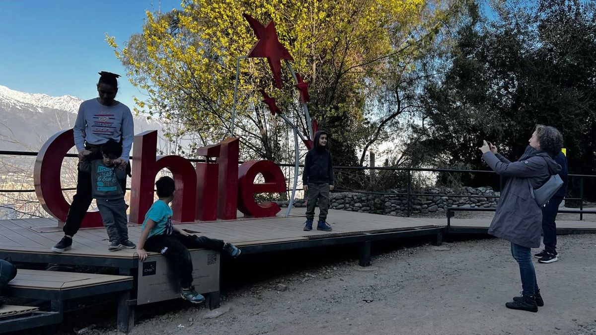 Santiago en verano: panoramas gratuitos, cultura y espectáculos al aire libre toman parques, plazas y barrios de la capital durante la temporada estival.