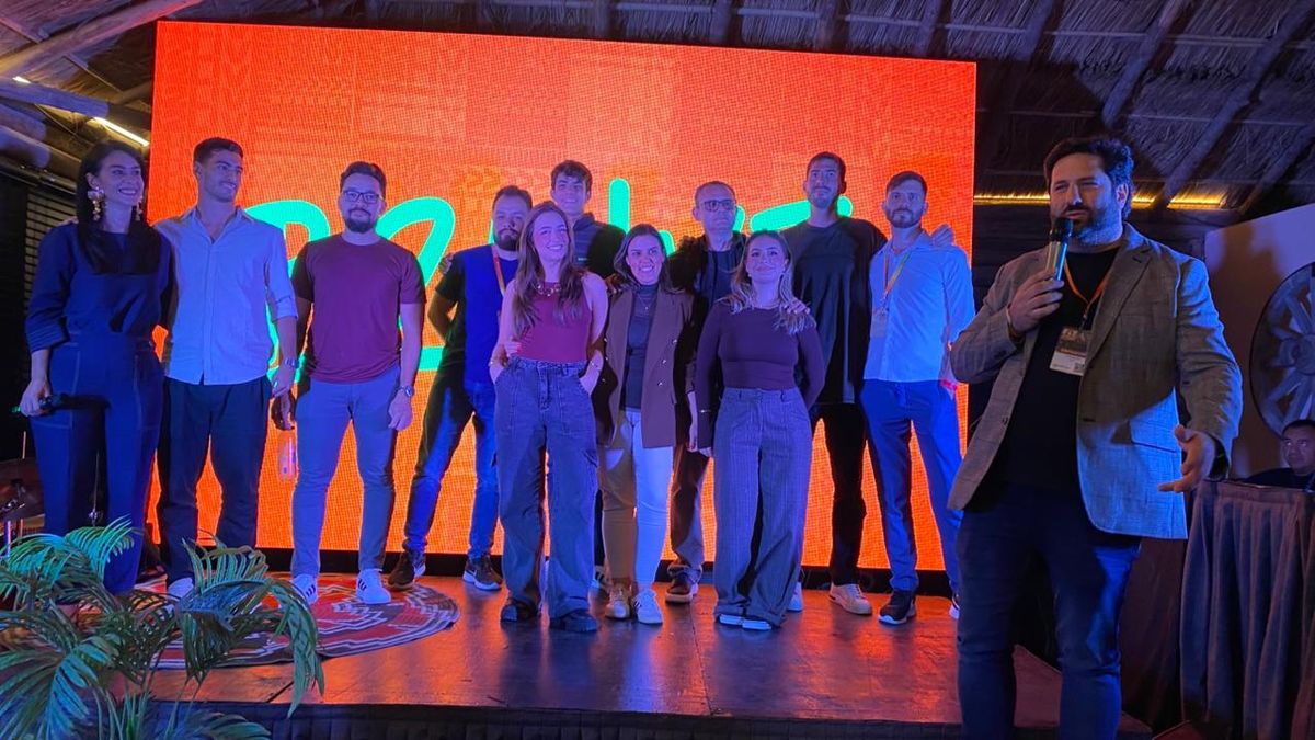 El equipo de todos las divisiones de B2Live.