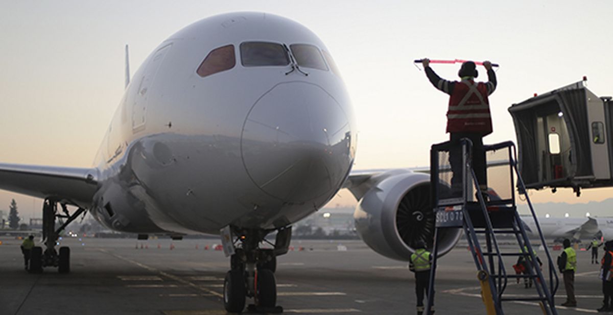 Ante la reducción del tráfico aéreo, IATA apuntó al poco interés del gobierno de Gabriel Boric la aviación comercial.