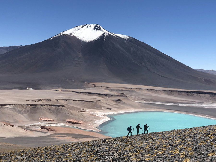 La expedición al volcán parte desde Argentina pero tiene su ascenso en lado chileno. La expedición al volcán parte desde Argentina pero tiene su ascenso en lado chileno.