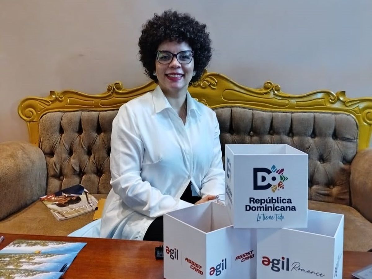 Gabriela McNeil, representante de la Oficina de Turismo de República Dominicana presente en el evento de Ágil.