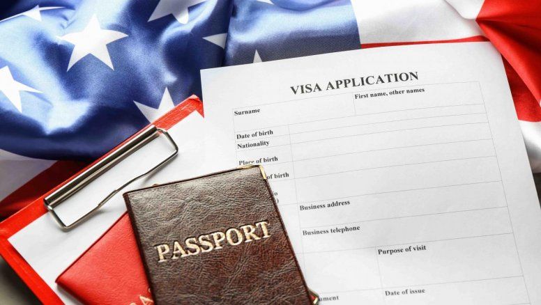 U.S. Travel Association estima que Estados Unidos perderá cerca de 7 millones de visitantes potenciales y US$ 12 mil millones en ingresos en 2023 debido a la espera de entre 400 y 800 días para obtener la visa.&nbsp;
