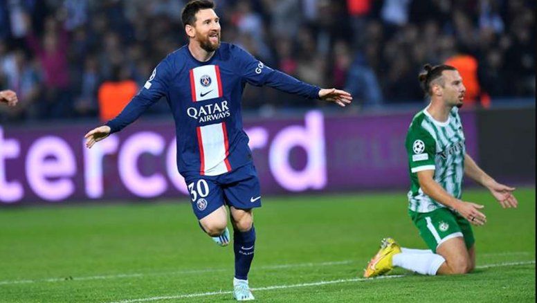 Lionel Messi festeja uno de los dos goles que convirtió, en la goleada del París Saint-Germain al Macabi Haifa, por 7 a 2, el pasado 25 de octubre, por la Champions League. En la camiseta se ve claramente el patrocinio de Qatar Airways.