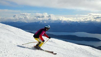 Argentina: numerosos centros de invierno distribuidos en gran parte del territorio –que pueden visitarse desde junio hasta octubre– están ultimando todos los detalles para recibir a los turistas.