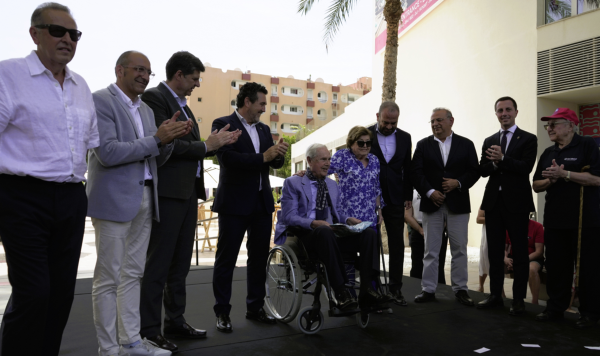 La familia Escarrer en el acto inaugural del paseo marítimo que homneaje a Gabriel Escarrer Juliá.