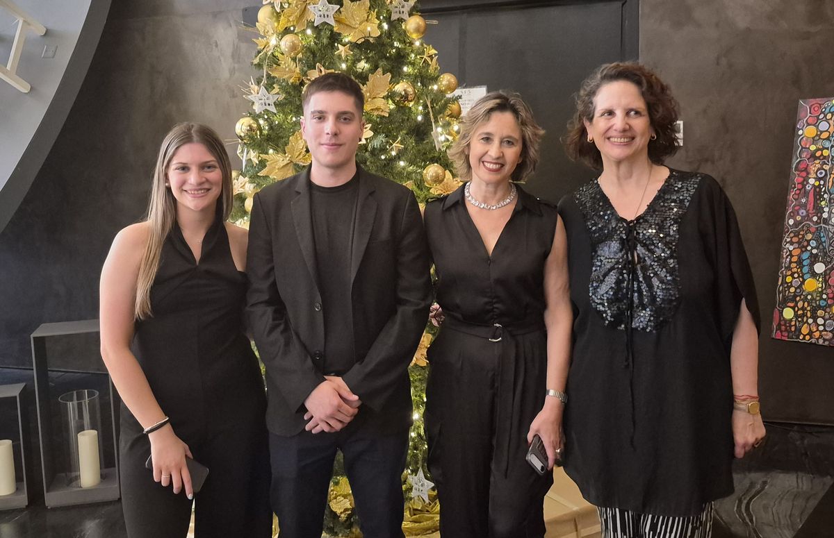 Rocío González, Franco Fauez, María Laura Romero Mirci y Felicitas Mendieta y Rocio González, en el agasajo ofrecido por Own Hotels en el SLS Puerto Madero.
