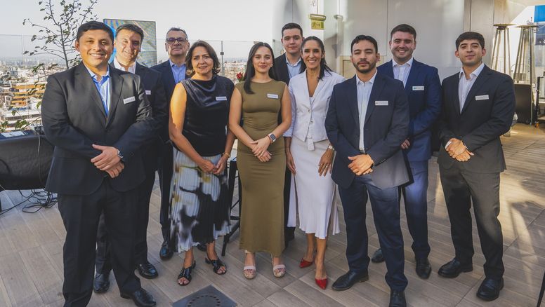 Francisco Javier Gamio, gerente general de Tempo Reps junto al equipo comercial de la compañía durante la celebración del Mes del Agente de Viajes 2026.&nbsp;