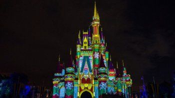 Disney se prepara y por las noches se verán proyecciones especiales en el Castillo de Cenicienta.