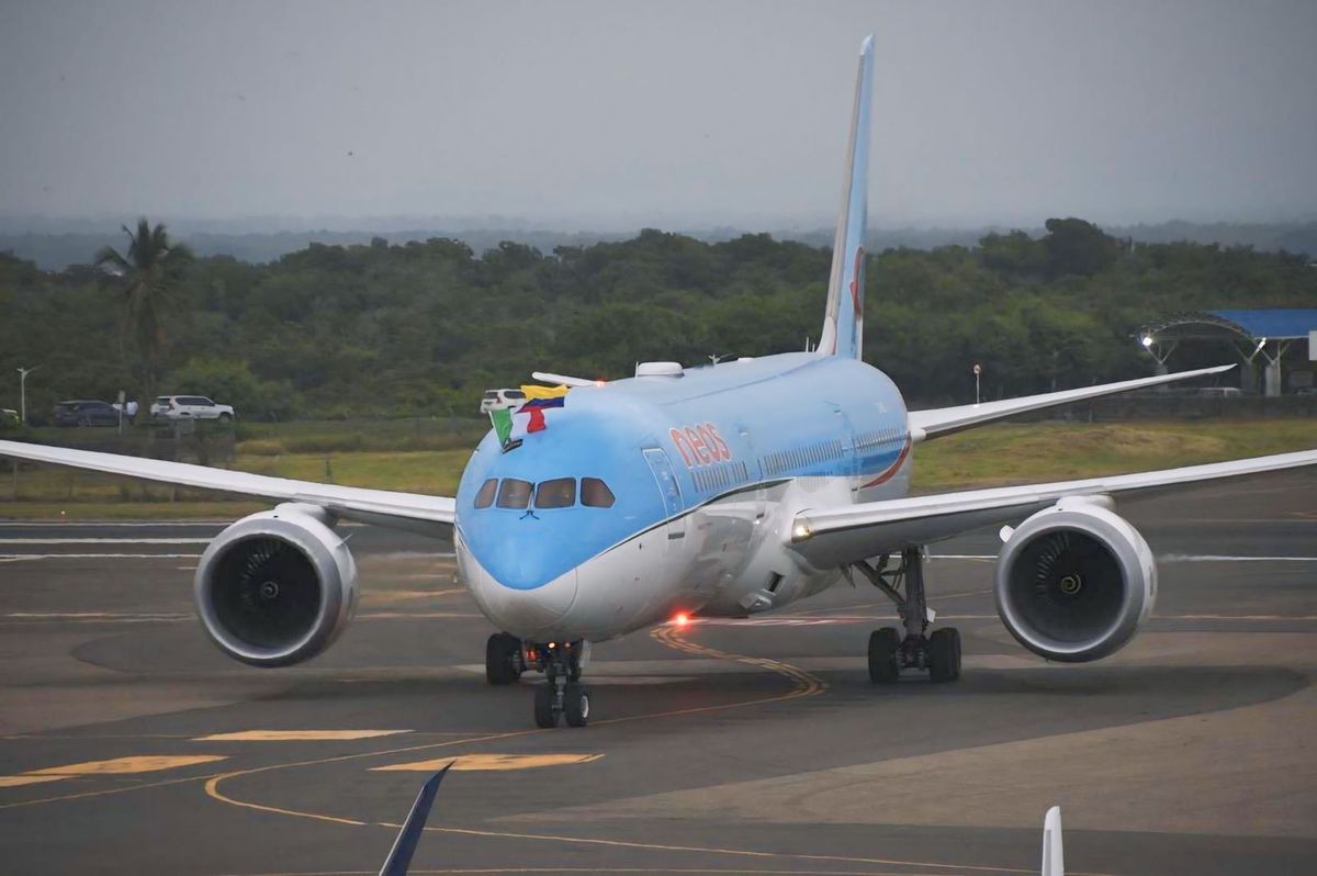 Llega a Cartagena el primer vuelo de la aerolínea italiana Neos.