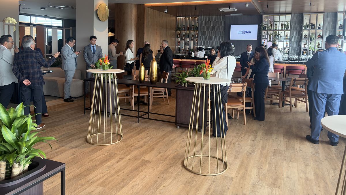 Bar - restaurante de Courtyard By Marriott Quito Airport. 