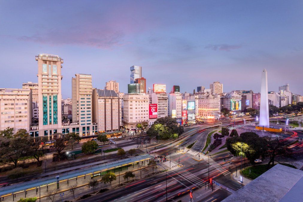 Turismo MICE:&nbsp;Marriott Buenos AiresDowntown se ubica a pocos minutos del distrito financiero y de los principalesatractivos de la Ciudad.