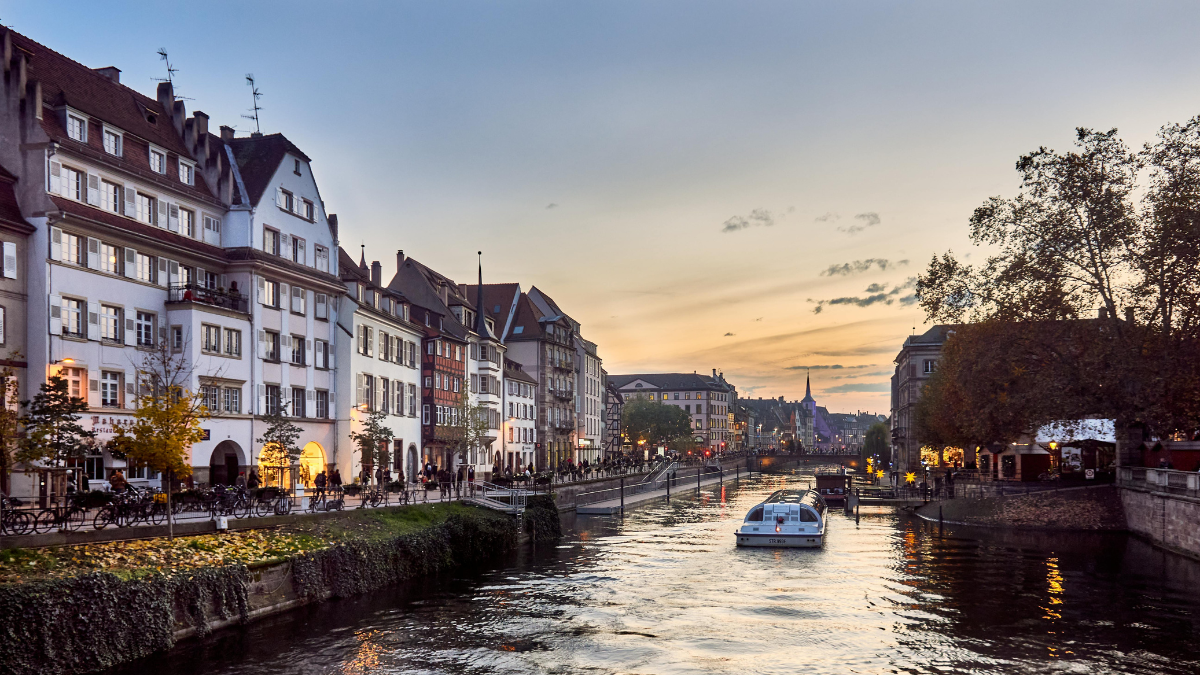 La ciudad de Estrasburgo es atravesada por el hermoso río Rin.