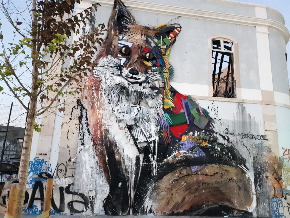 Artistas de renombre mundial, como Os Gémeos, Blu y Shepard Fairey, han dejado su huella en Lisboa.