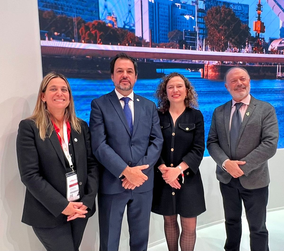 Karina Perticone, directora ejecutiva de Visit Buenos Aires; Valentín Díaz Gilligan, presidente de Visit Buenos Aires; María Jesús López Solás, directora Comercial, Network & Alliances de Iberia; y Víctor Moneo Ocaña, director de Alianzas y Acuerdos Estratégicos.