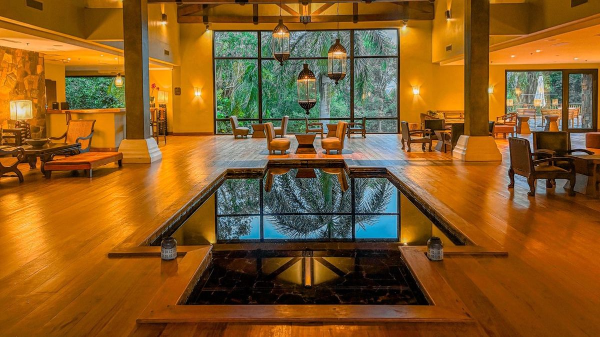 El imponente lobby del Loi Suites Iguaz&uacute;.