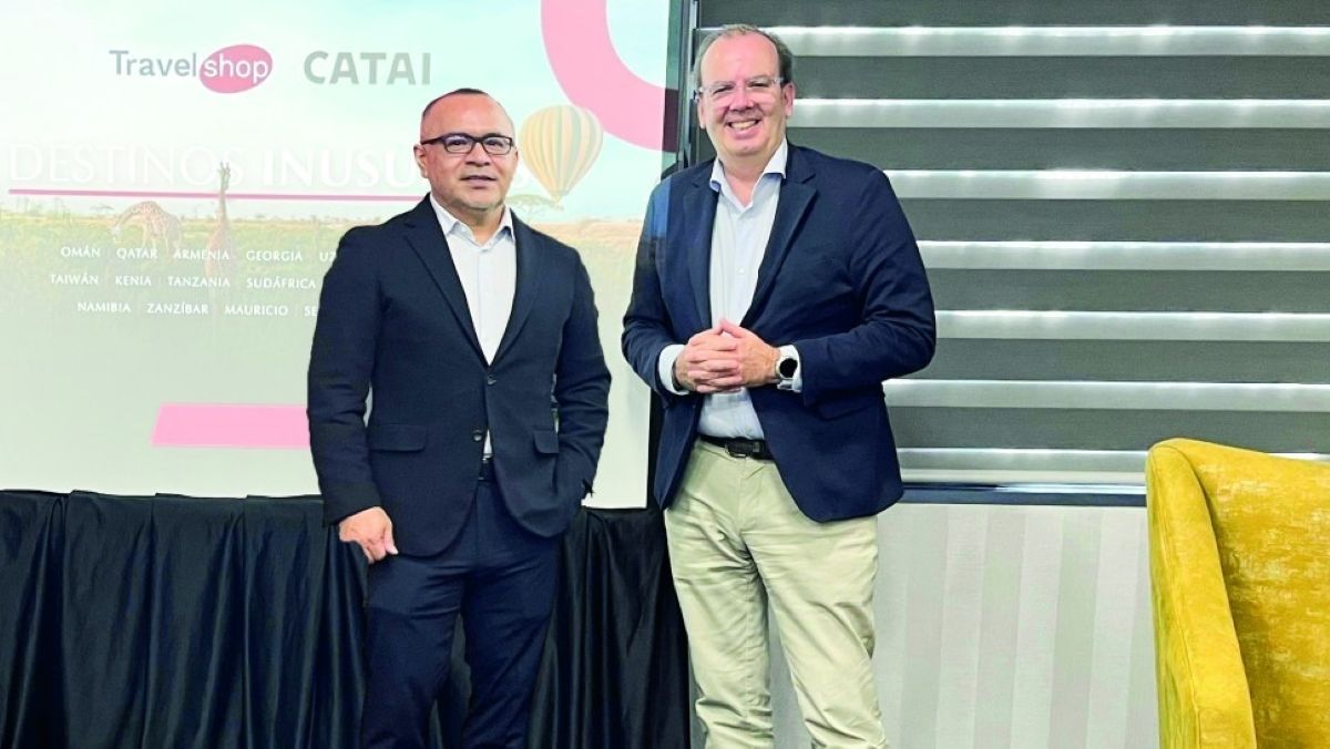 Los directores de Operadora Travel Shop, Miguel Galicia; y de CATAI, Raúl Serrano.&nbsp;