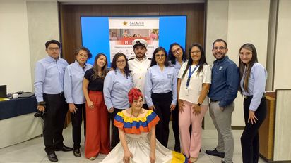 Equipo de Salmor, encabezado por su gerente general María Teresa Salvador (2da izq.)&nbsp; junto con Jean Malavé, de Royal Caribbean (2do der.) y personal de Travel Solutions y Copa Airlines.&nbsp;