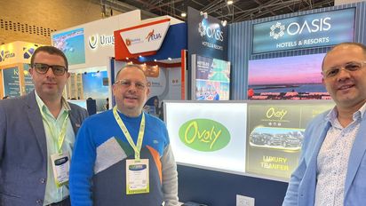 Ricardo Blanco, director general de Ovoly (centro), en la Vitrina Turística Anato 2024.