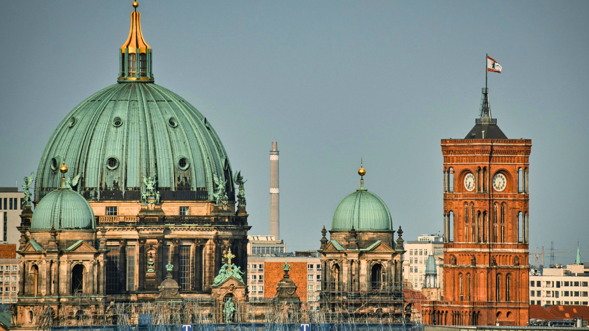 Explora la historia, la multiculturalidad, el arte y la arquitectura de la capital de Alemania.