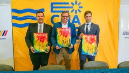 El ministro de Turismo, Mateo Estrella, junto a representantes de la revista de viajes Wanderlust, que nombró al Ecuador destino del año, marcando un hito a su promoción turística.