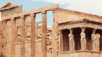 Explora la historia de Grecia a través de los secretos y atractivos de su capital.